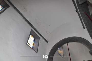 Humedades que presenta el templo neoclásico de Los Llanos/Francisco Javier Santana.